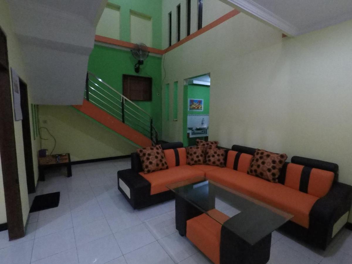 Dhika Adventure Hostel Probolinggo Exterior photo