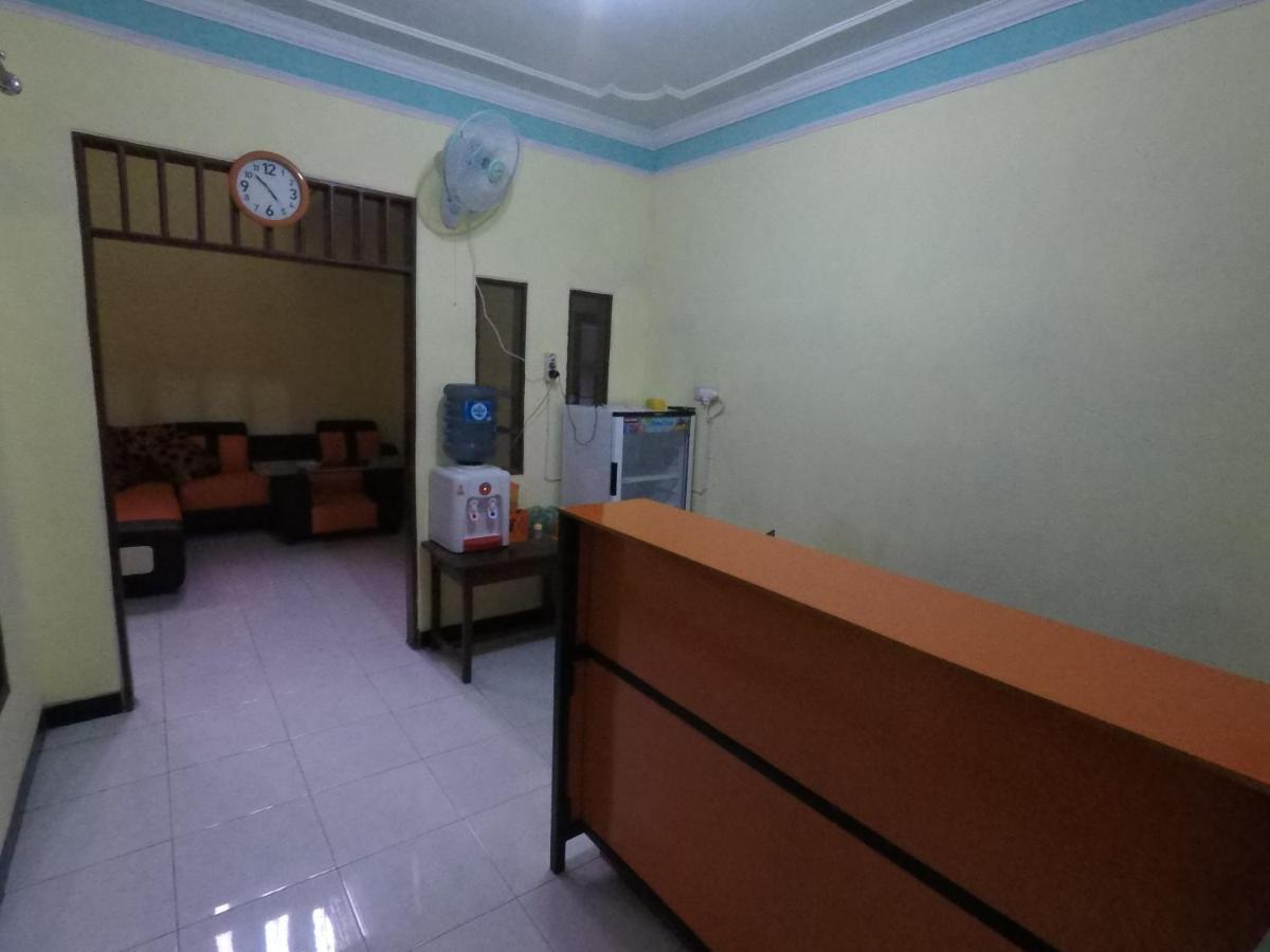 Dhika Adventure Hostel Probolinggo Exterior photo