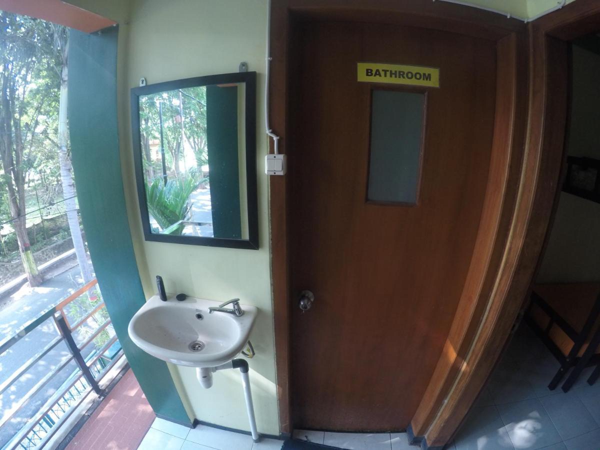 Dhika Adventure Hostel Probolinggo Exterior photo