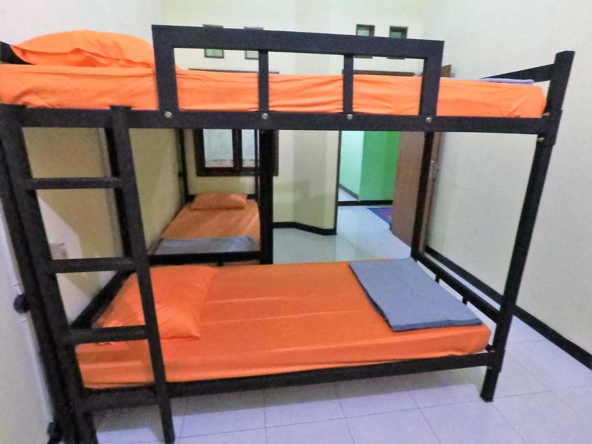 Dhika Adventure Hostel Probolinggo Exterior photo