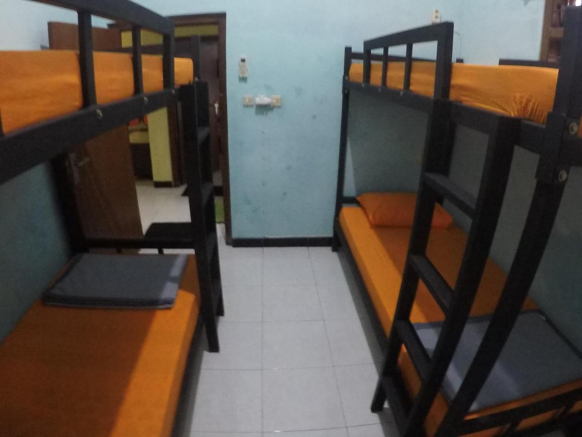 Dhika Adventure Hostel Probolinggo Exterior photo
