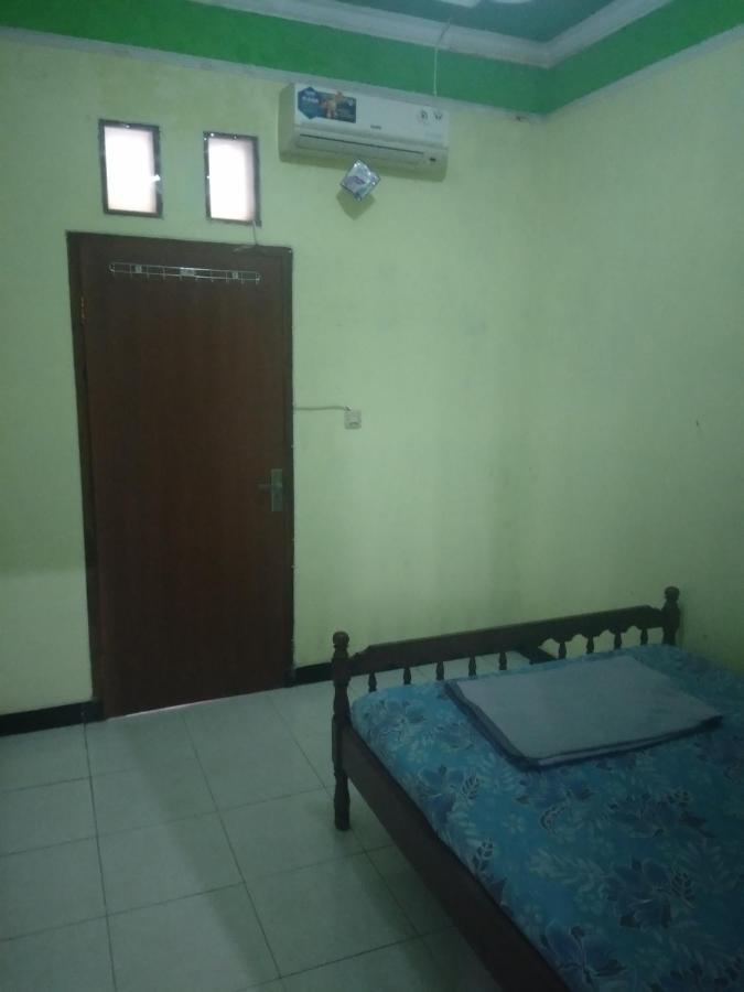 Dhika Adventure Hostel Probolinggo Exterior photo